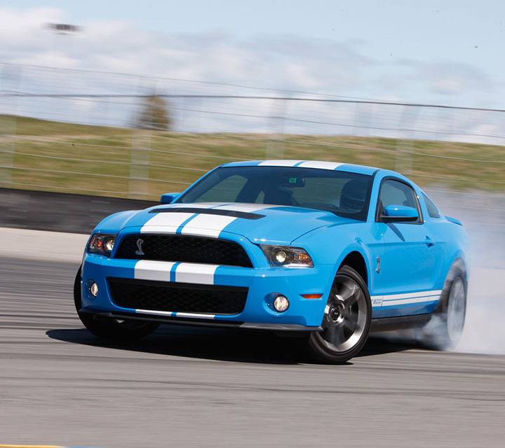 30-2010-ford-shelby-gt500-front-left-view